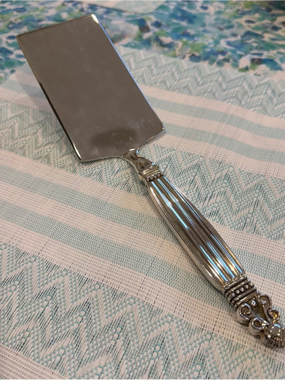 Silver-plate Decorative Cake / lasagna Server - Elegant Handle Godinger
